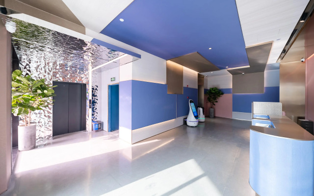 Hanting Express Shanghai Caobao Road Subway Station