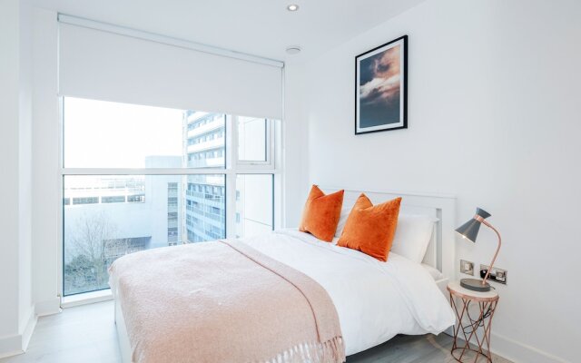 Royal Docks Guesthouse by LUXHABITAT