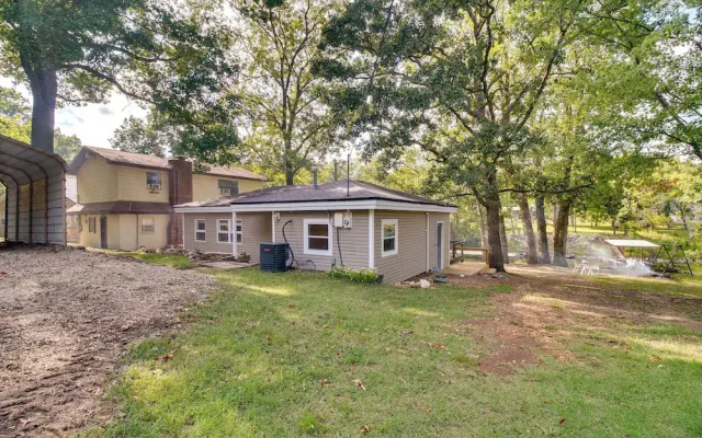 Deck + Dock Access: Lakefront Grove Cabin!