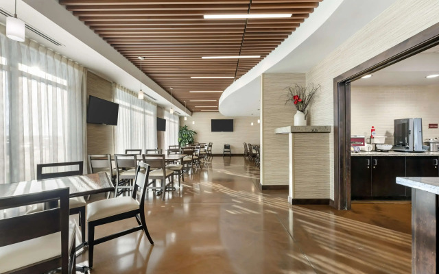 Best Western Plus Lakeview Hotel