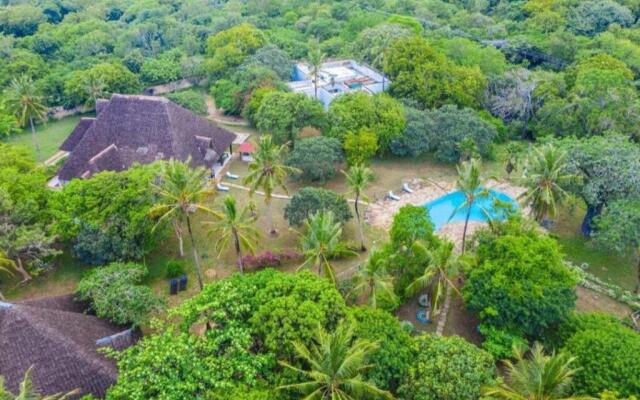 Kivulini House Diani 5 bedroom with pool