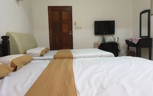 OYO 89653 Anisaa Inn