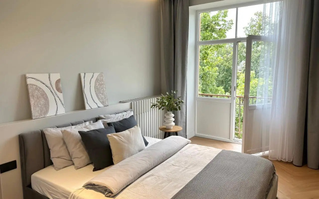 Silver Apartment