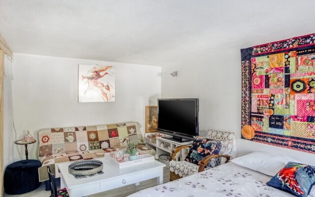Comfortable Holiday Home in Roanne With Swimming Pool