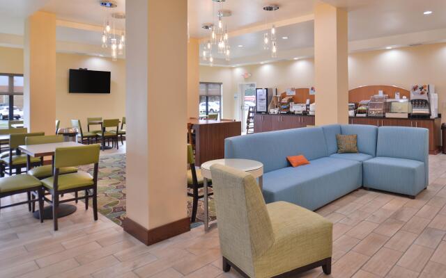 Holiday Inn Express & Suites Dearborn SW - Detroit Area, an IHG Hotel