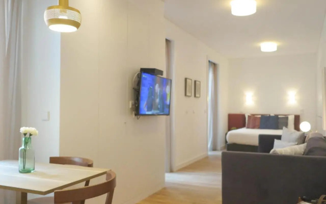 Chiado modern apt with ac elevator green terrace