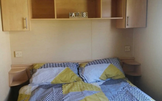 Adorable 2 Bedroom Caravan in Clacton-on-sea