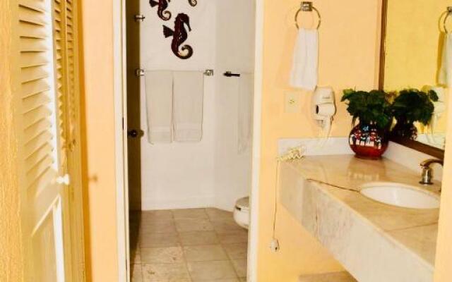 VILLA PARA 8 PERSONAS 6 Adultos 2 Menores En HOTEL TSORO IXTAPA WIFI GRATIS