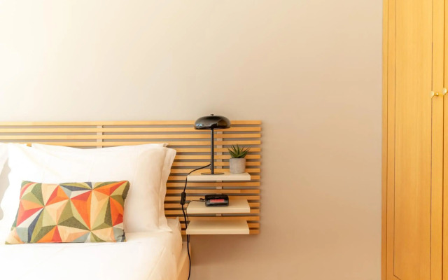 LV Premier Baixa PR2 Elevator City View Balcony