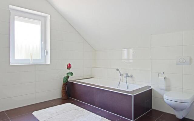 ID 4945 - Private Rooms