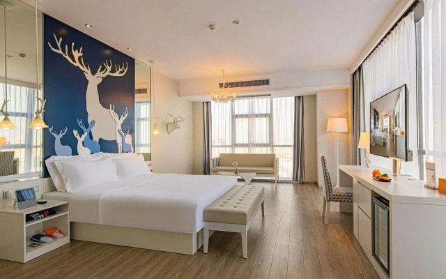 Orange Hotel (Yancheng Municipal Government Baolong Square)