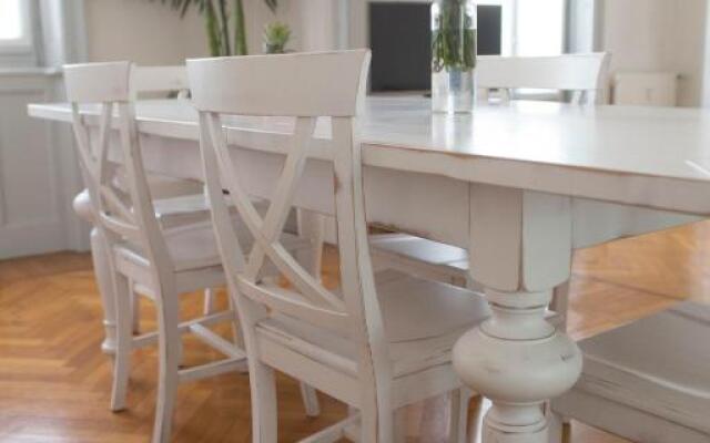 Adelaide Central Apartment