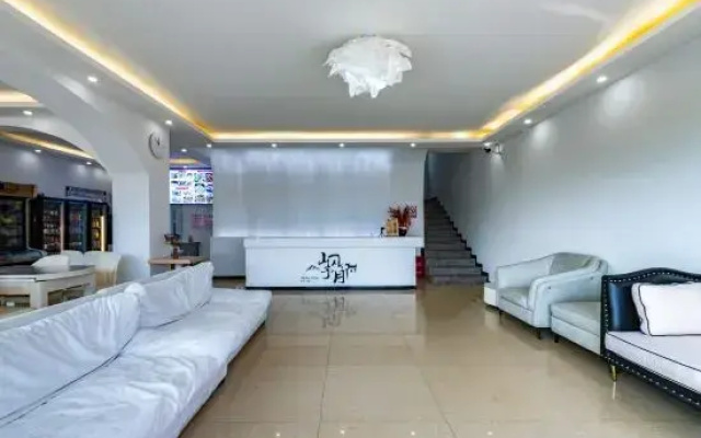 Fuxian Lake Mountain Fengyuyue Homestay