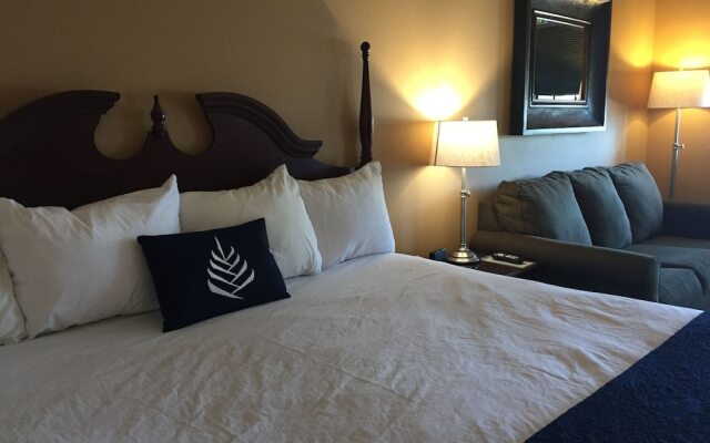 Pinemark Inn & Suites
