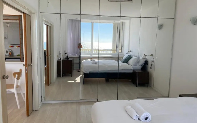 Panoramic Seaview Balcony Escape by Sea N Rent