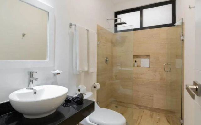 Amira Central 303 By Lockey