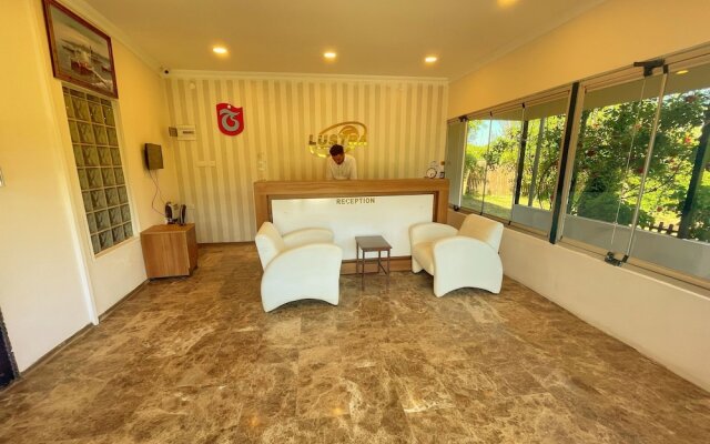 Lustra Garden Suite