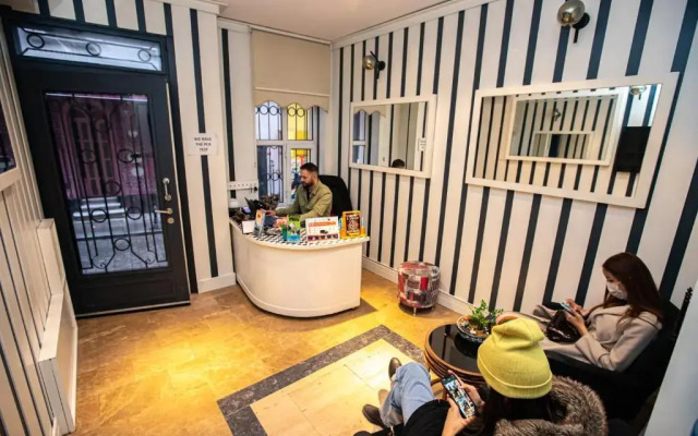 La Pazza Suites Hotel