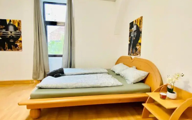 Stylish Shared 3-Bedroom Stay Near City
