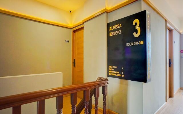 Super OYO 93064 Alhesa Residence