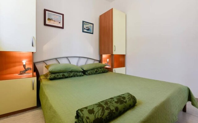 Nearby Beach, Modern Apartment Arena