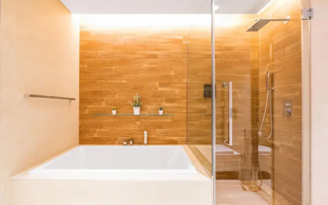 Lavish & Equipped 2 BR Facing Ain Dubai