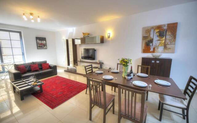 Large 3 bedrooms steps away from Balluta Bay BCAM2-1