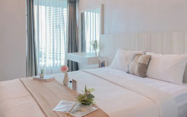 Good Choice And Homey Studio Grand Kamala Lagoon Apartment