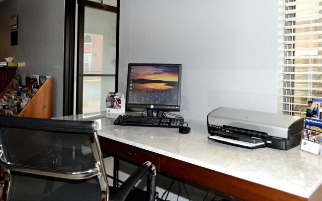 SureStay by Best Western Kansas City Country Inn North