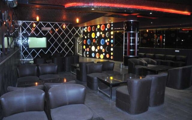 Jypore Saffron Inn & Suites