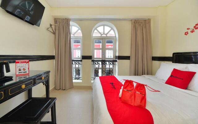 RedDoorz Hotel near Marine Parade Central (SG Clean Certified)