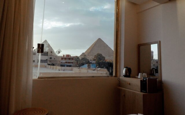 Queen Ash Pyramids View INN