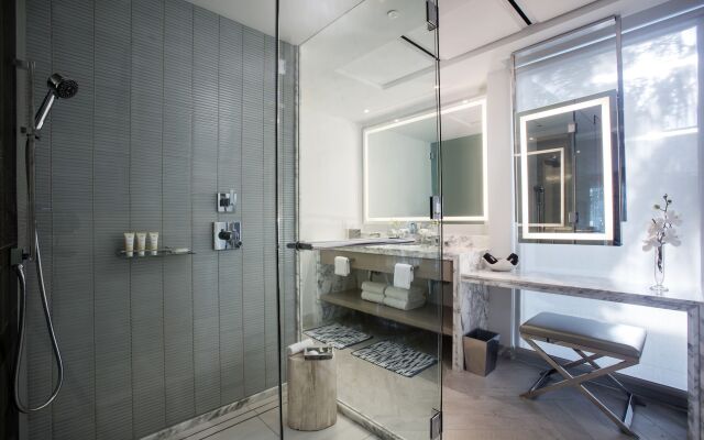 H2O Suites - Adults Only