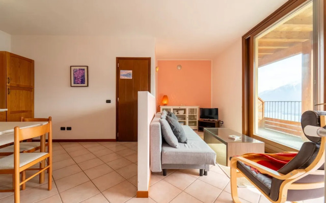 Willow Apartment with Lakeview