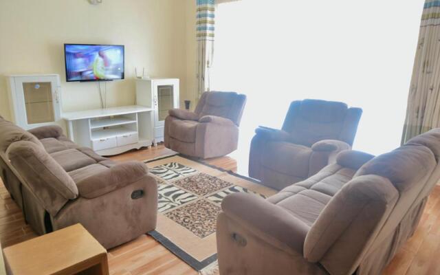 Up-Hill Rosslyn 1 bedroom Apartment