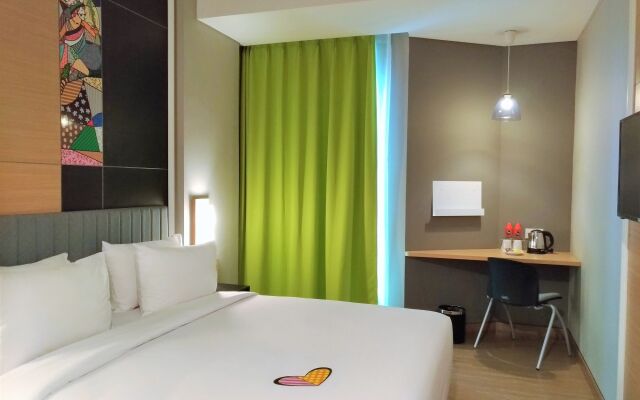 MaxOneHotels.com at Platinum Hayam Wuruk Jakarta