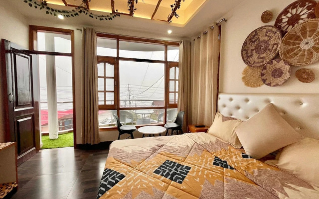 Siesta Homestay 1BR - balcony in shimla