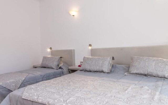 Avraki Rooms & Studios