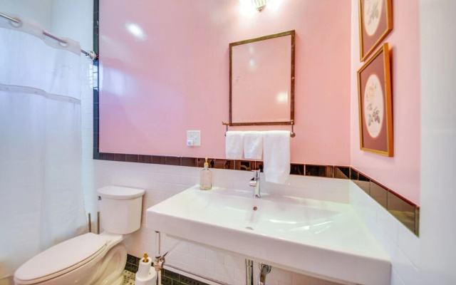 Radiant Gloucester House w/ Private Porch!