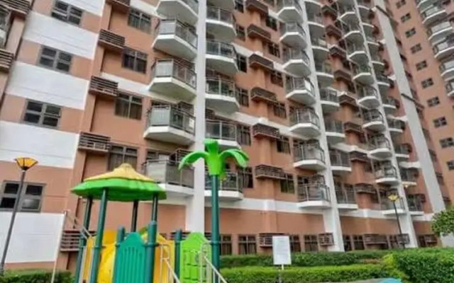 Cozy Pasay Condo with Pool Access