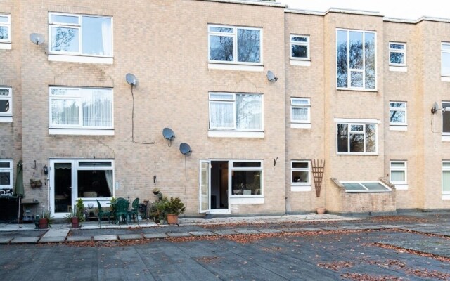 2-bedroom Apartment Woodgrange Court