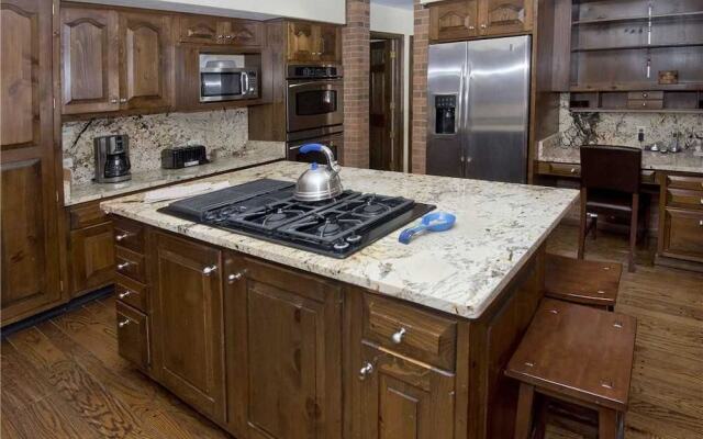 Sunburst Residence 5 Bedrooms 3.5 Bathrooms Home