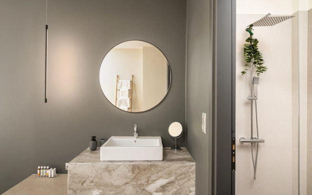 Ino Hotel & Suites