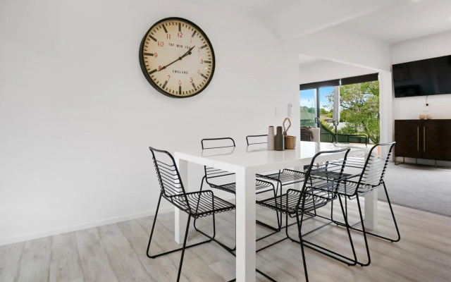 Sky Above Beach Below - Waihi Beach Holiday Home