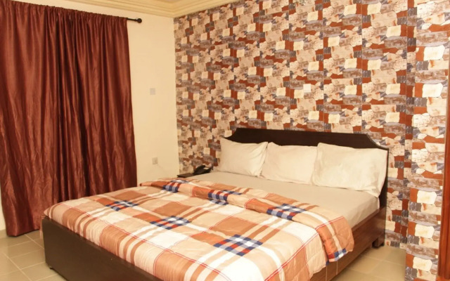 Pedallo Luxury Inn Ltd