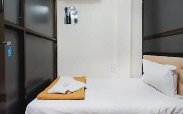 Golden Sands Dormitory & Single AC Rooms