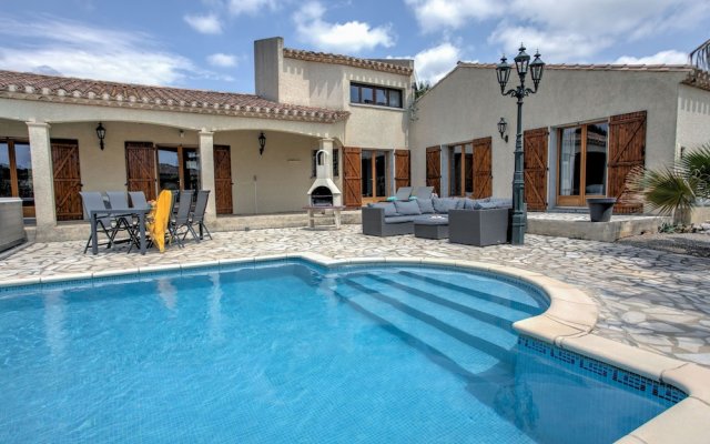 Lively Villa in Félines-minervois With Pool