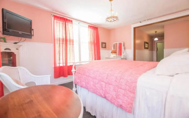 Terrace Inn and 1911 Restaurant