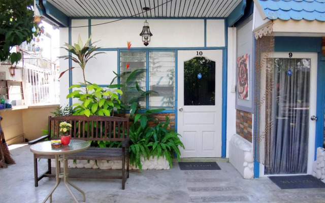 Stay With Me Guesthouse