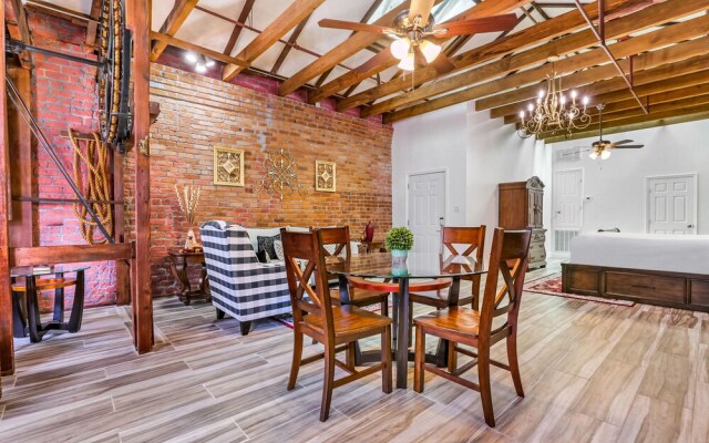 Hosteeva French Quarter Historic Condos